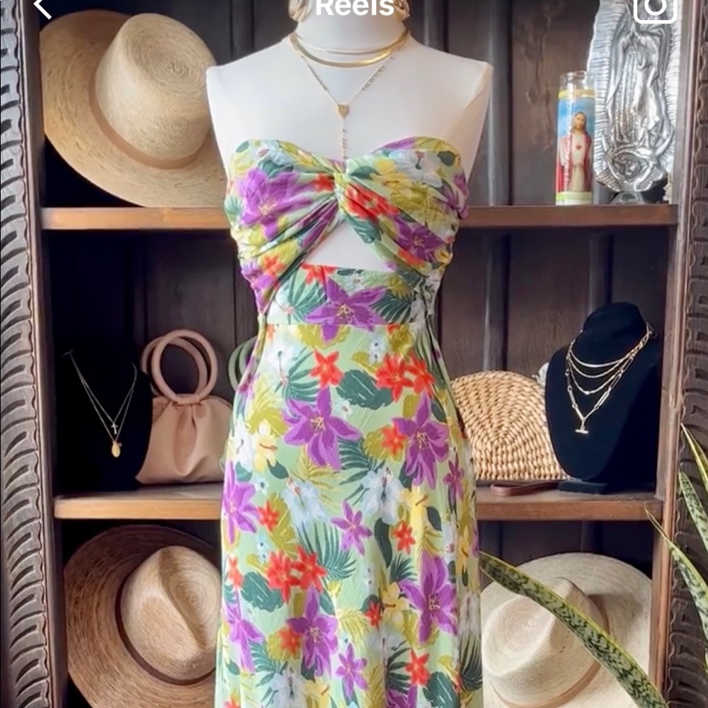 Womens dress. Brand new. Perfect for vacation.